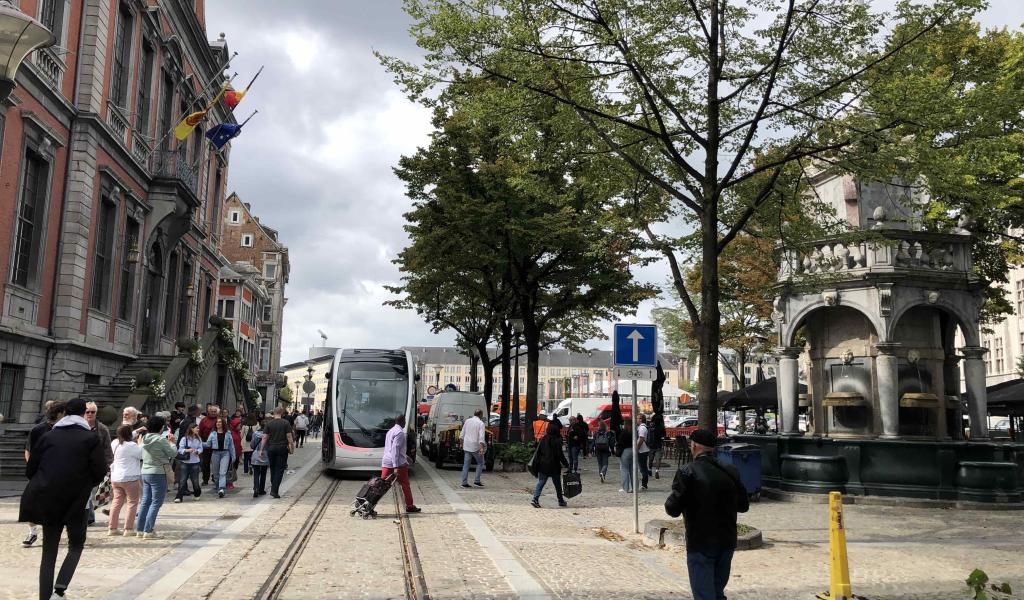 Tram en commun S07#01 : Un été chargé et agité