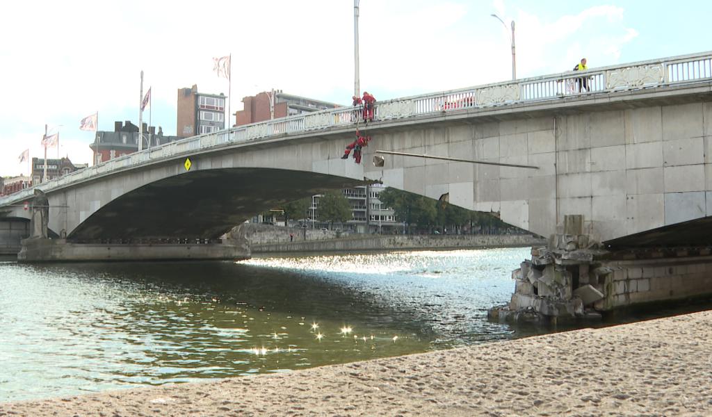 Le pont des arches perd une statue