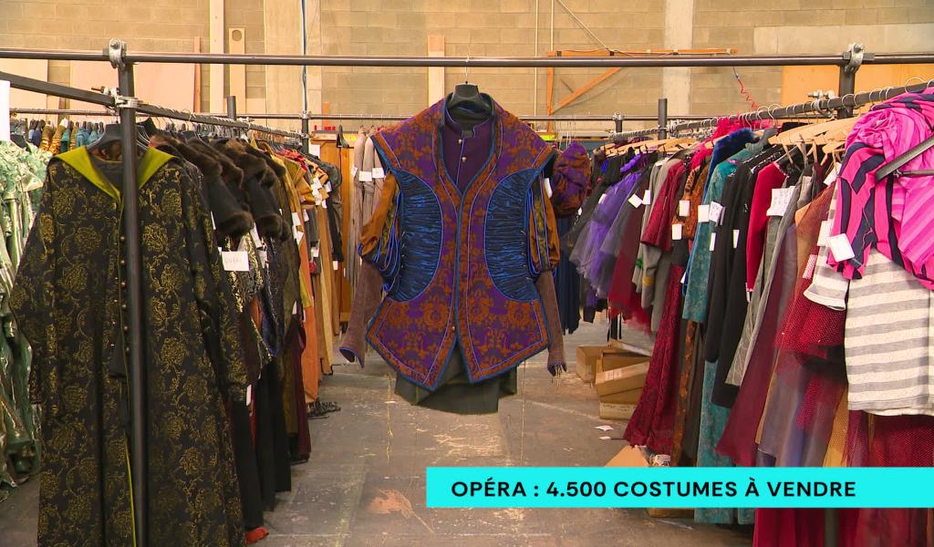 A vendre : 4.500 costumes d'Opéra