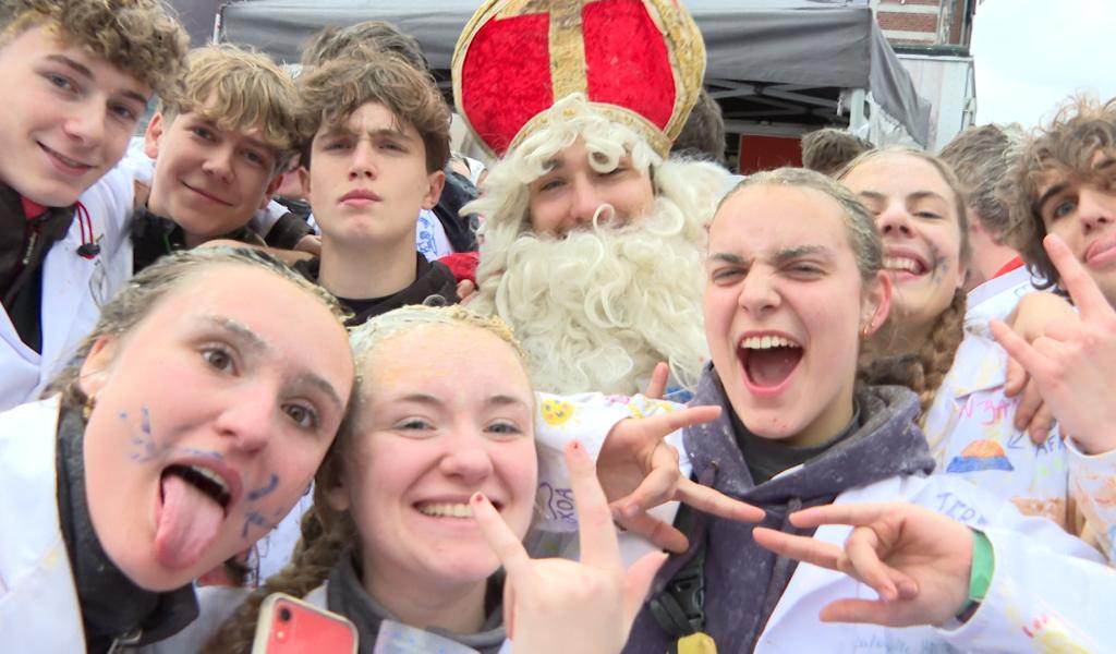 Huy : Saint-Nicolas est venu faire la fête avec les étudiants de rhéto !