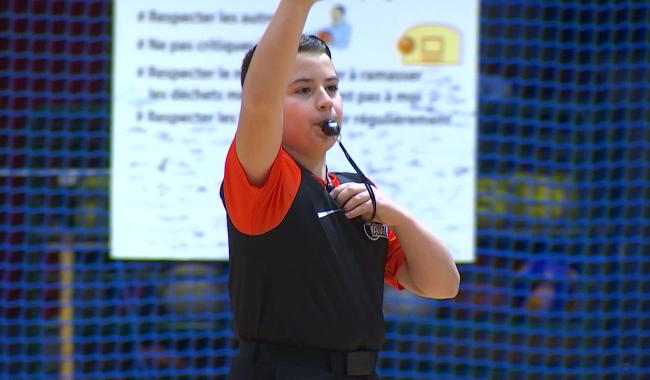 A 11 ans, Théo est le plus jeune arbitre de basket en Wallonie