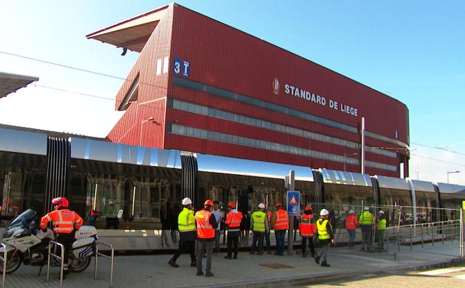 Le tram roule jusqu'au Standard