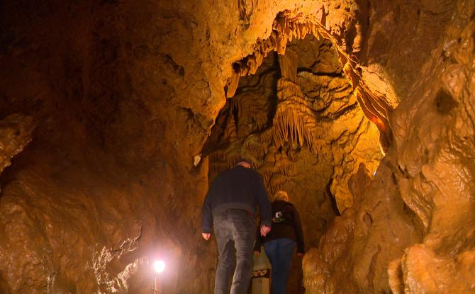 Des visites en silence à la grotte de l'Abîme