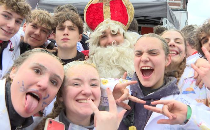 Huy : Saint-Nicolas est venu faire la fête avec les étudiants de rhéto !